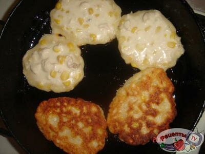 Кукурузные оладьи с курятиной Кукурузные оладьи с курятиной