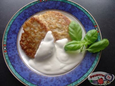 Мясные оладьи с йогуртовым соусом. (вариант). Мясные оладьи с йогуртовым соусом. (вариант).