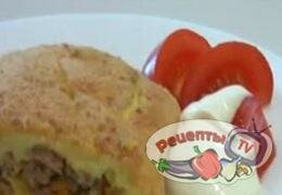 Рулет картофельный с овощами и мясом - видео рецепт