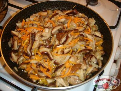 Картофель с грибами и брокколи