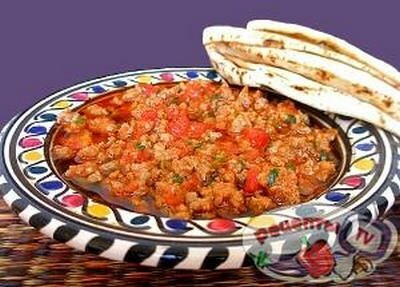 Мясной фарш с чили перчиком и томатами Мясной фарш с чили перчиком и томатами