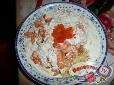 Спагетти с лососем и сырным соусом