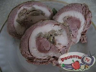 Свинной(говяжий) рулет с куриной грудкой и грибами Свинной(говяжий) рулет с куриной грудкой и грибами