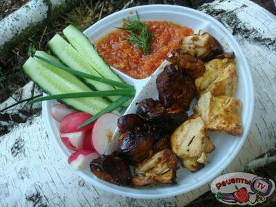 Сочный и очень вкусный шашлык из курицы и грудинки (2 маринада) Сочный и очень вкусный шашлык из курицы и грудинки (2 маринада)