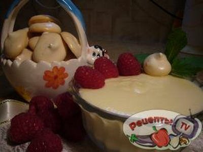 Натильяс (яичный крем – десерт) с меренгами и малиной